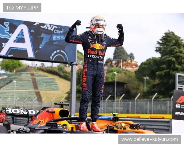 F1赛季激烈竞争持续 红牛车队领跑 车手争夺白热化 F1赛季激烈竞争持续 红牛车队领跑 车手争夺白热化