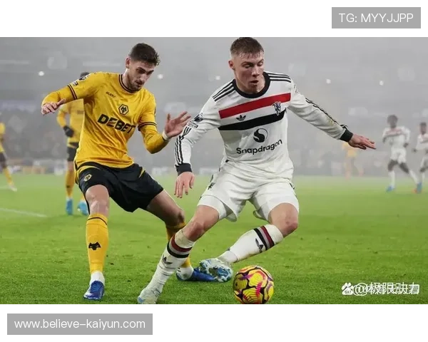 欧洲豪门鏖战再起英超焦点大战引爆新一轮冠军争夺战 欧洲豪门鏖战再起英超焦点大战引爆新一轮冠军争夺战