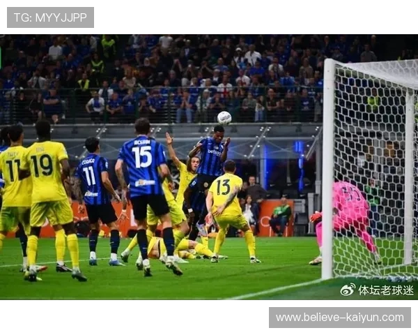 《欧洲足球联赛新赛季揭幕战激烈开战 大牌球员争相亮相争夺冠军荣耀》