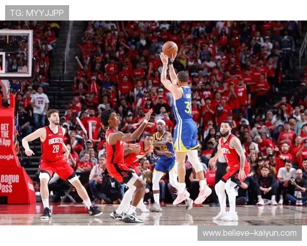 NBA赛场风云再起巨星对决引爆季后赛格局变化悬念升级