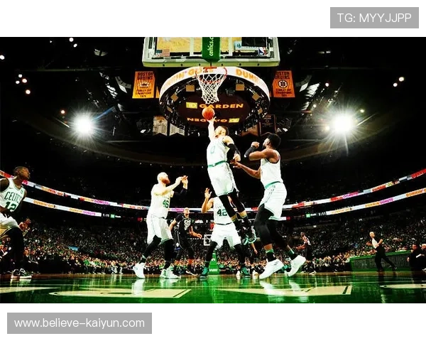 NBA季后赛热战激烈各队新星崭露头角冠军争夺战愈发白热化