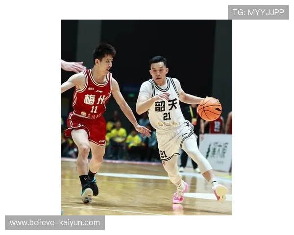 广东省足球赛事：激战正酣 球迷热情高涨 引领地方足球新风潮